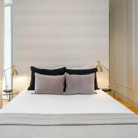 Whome Luxury In Prime Location W/ Ac, Lift & Private Patio リスボン