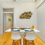 Апартаменты Whome Luxury In Prime Location W/ Ac, Lift & Private Patio