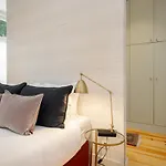 Апартаменты Whome Luxury In Prime Location W/ Ac, Lift & Private Patio